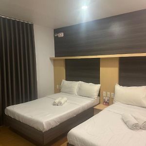 Rudhil'S Place Hotel
